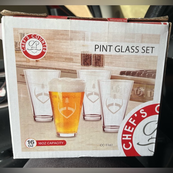 Chef’s Counter Other - Football Themed Glasses 4pc Set of 16 ounce • NIB